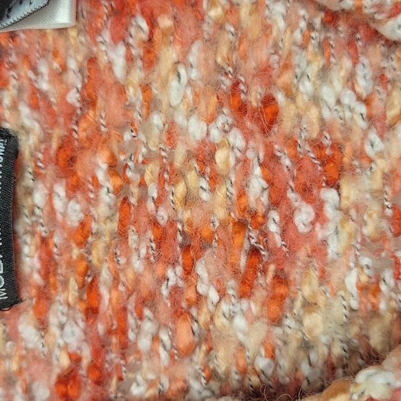 Moda Hooded Sweater - Picture 6 of 6